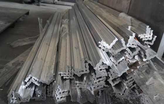 全自動鋁合金切割機尾料都哪里去了？