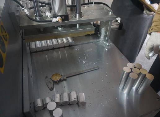 直徑25mm小鋁棒切割機，解決汽車配件廠?？偟臒? title=